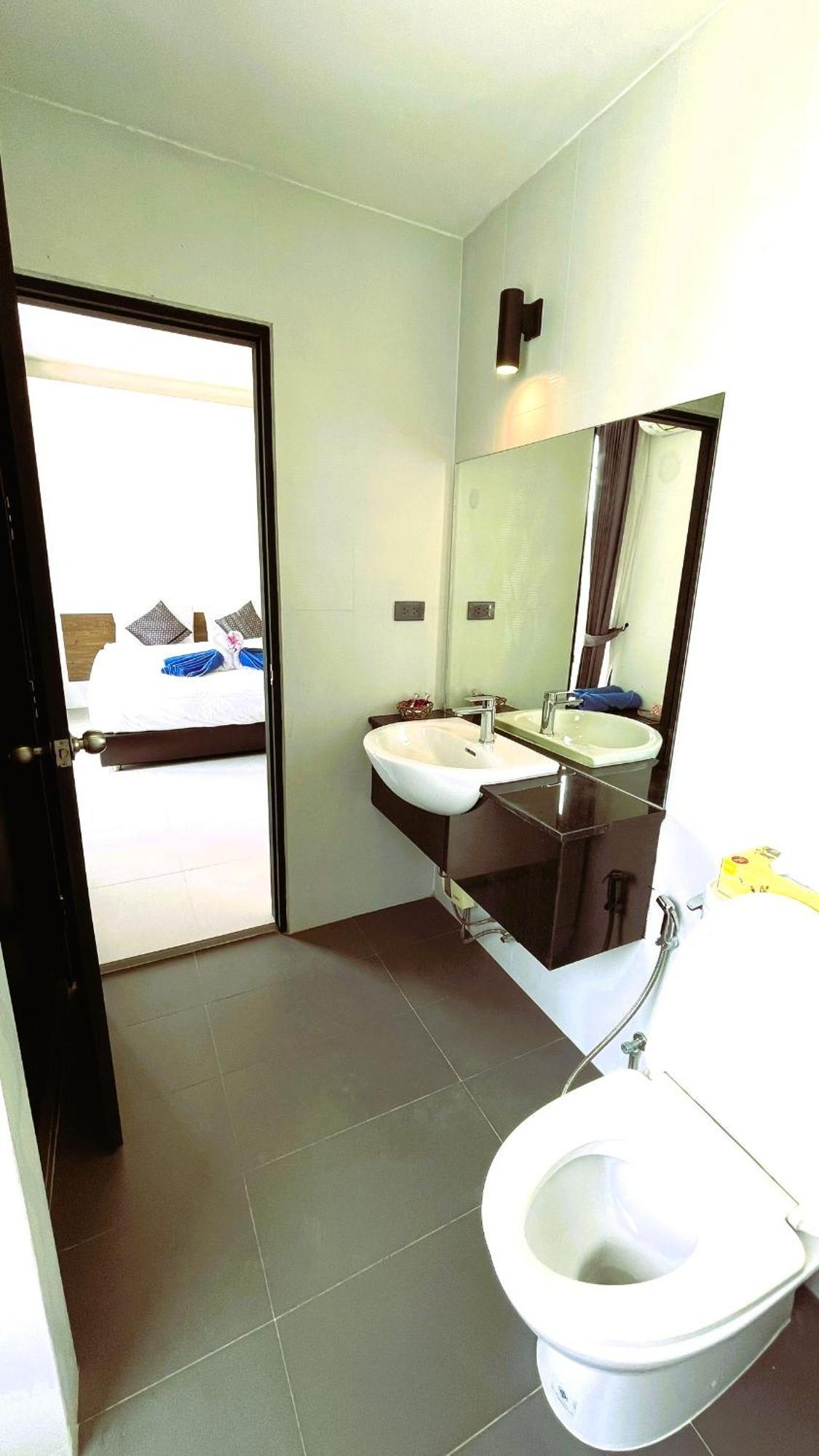 Rockstar Beach Apartments Bang Rak Beach  Eksteriør bilde
